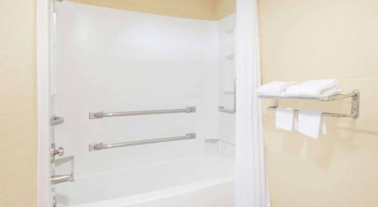 Regency Inn & Suites-Hamilton Place — photo 4