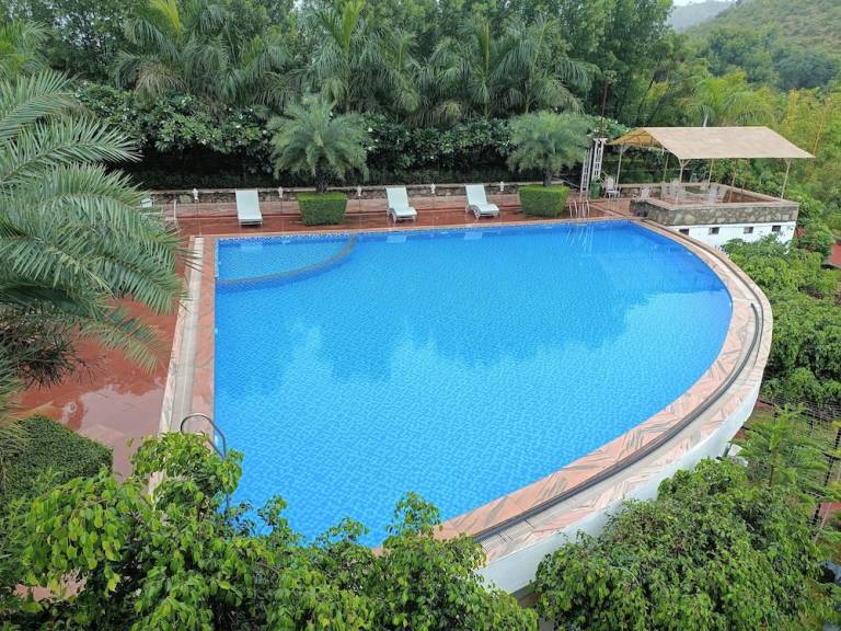 Resort  Sare