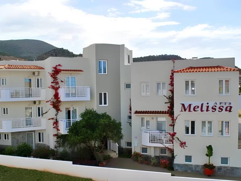 Nice serviced apartment with terrace, yard & pool | Pets are welcome — photo 5