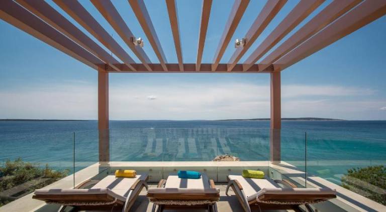 Villa with patio, hot tub & yard | Perfect for remote work — photo 3