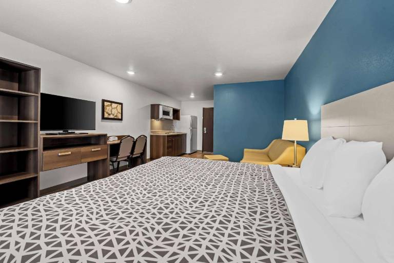 WoodSpring Suites Loves Park - Rockford — photo 2
