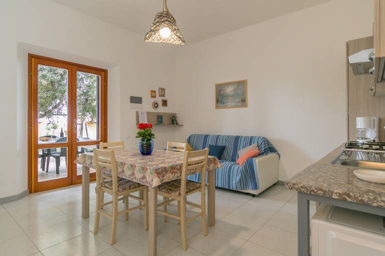 Farmhouse 'Agriturismo I Debbi - Il Leccio' with Private Veranda, Wi-Fi and Air Conditioning — photo 2