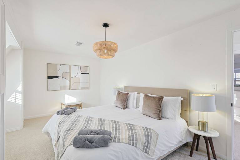 Luxurious Event-Friendly 6BR 3B Villa with Hot Tub — photo 5