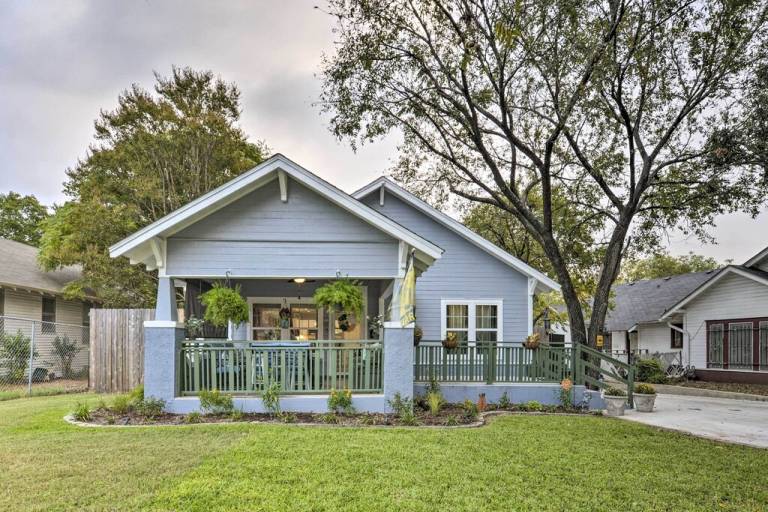 Cottage Sanger-Heights