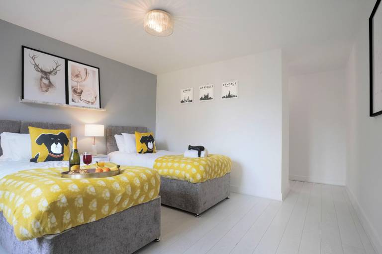 Children-friendly charming house with garden | Good for workation | Pets are welcome in Milton Keynes