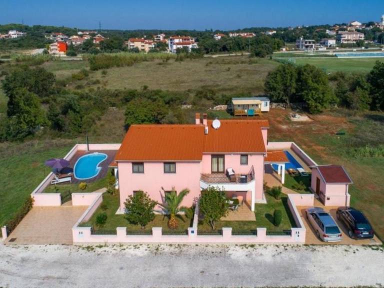 Fully equipped charming house with private pool, barbecue & yard | Nature view | Dogs allowed — photo 2
