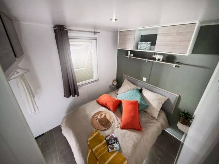 Mobile home with patio, garden & barbeque — photo 4