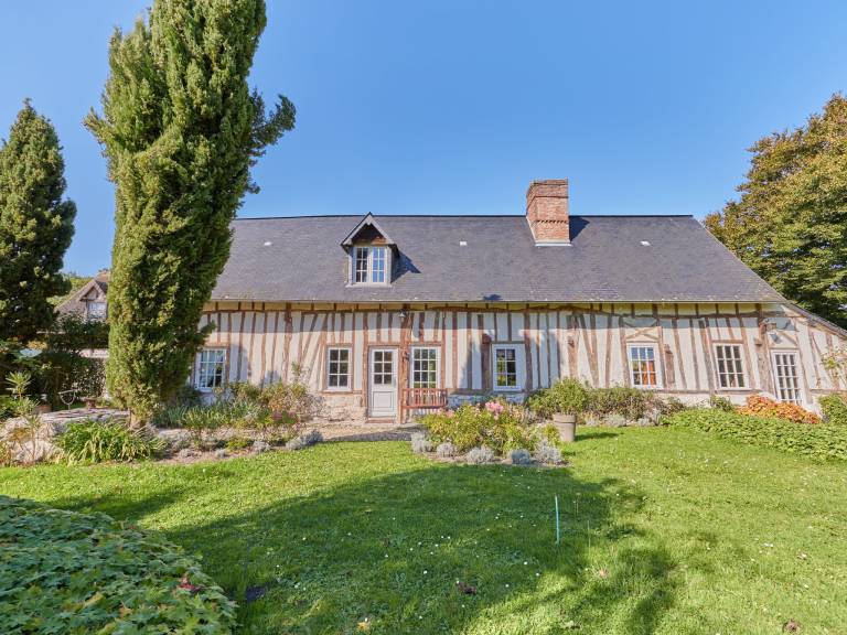 House with private pool & yard — photo 2