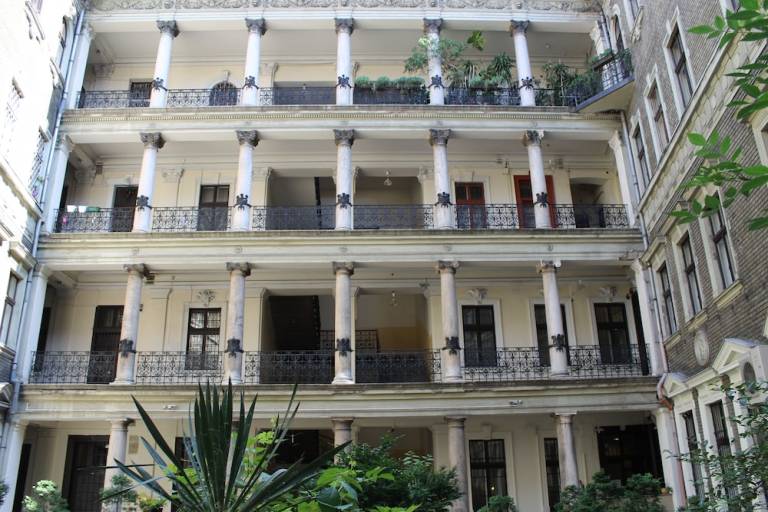 Rental with patio & yard | Next to Dohány Street Synagogue | Good for workation