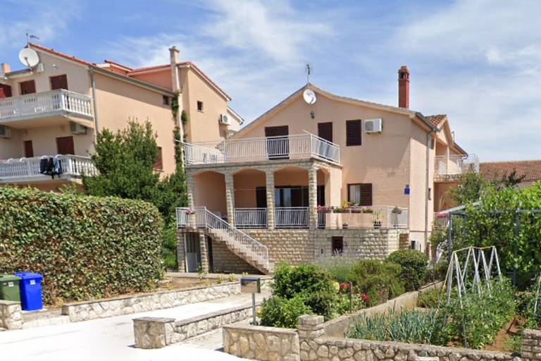 Rental apartment with terrace, garden & barbecue in Biograd na Moru
