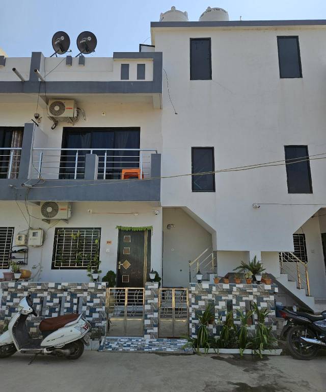 House  Garudeshwar