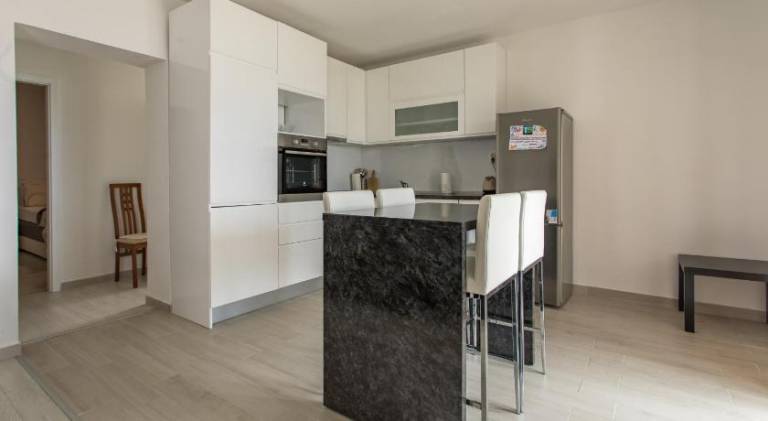 Apartment with terrace — photo 4