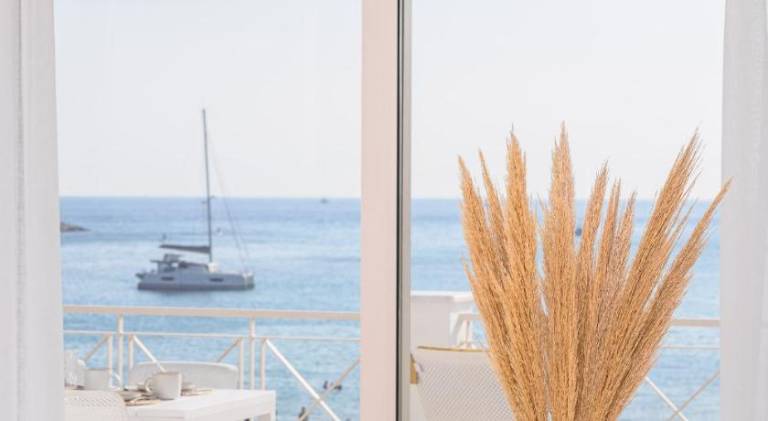 Holiday apartment with terrace & garden in Samos
