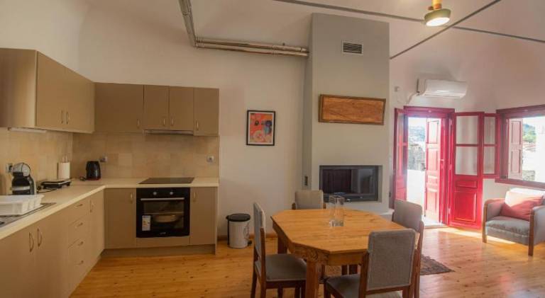 Vacation home with patio — photo 3