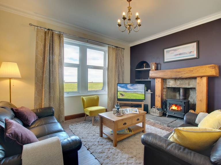 Cottage with garden & barbecue | Water view — photo 2