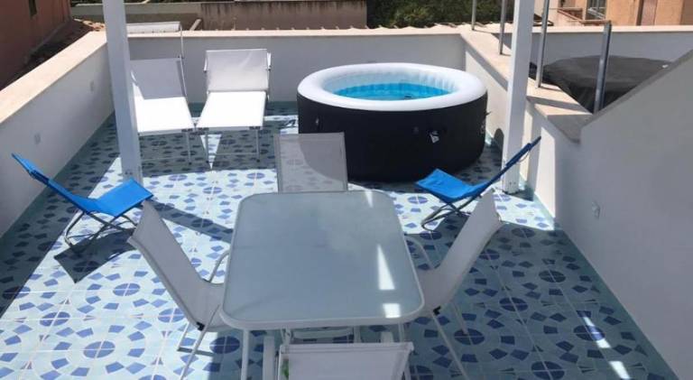 Vacation home with jacuzzi & pool in San Vito Lo Capo