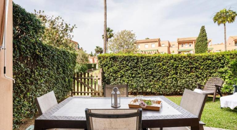Fully equipped rental apartment with terrace, garden & private pool | Pet-friendly — photo 4