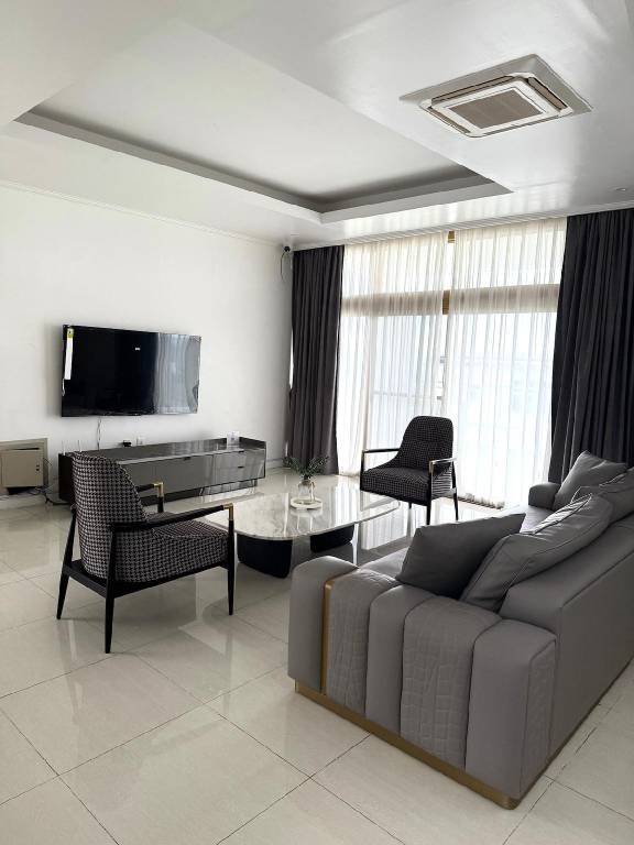 Ample house with pool, barbeque & yard | Pets allowed in Angeles City