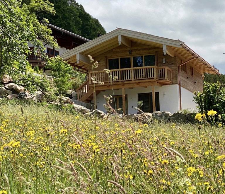 House with yard, terrace & hot tub in Ruhpolding