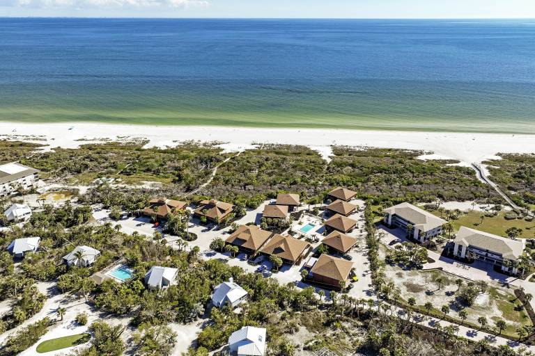 Pet friendly 3BR Villa with Gulf Views & Rooftop Sundeck - Private Beach - Signal Inn 17 — photo 2