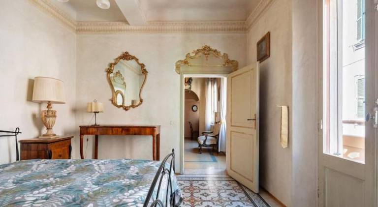 Holiday apartment | Close to Two Towers — photo 2