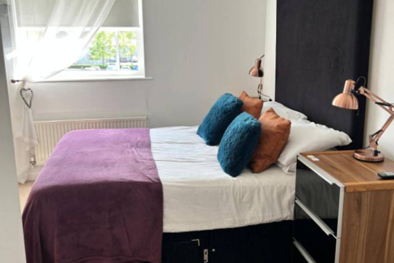 2 Bed Sleeps 3 Parking Town Centre