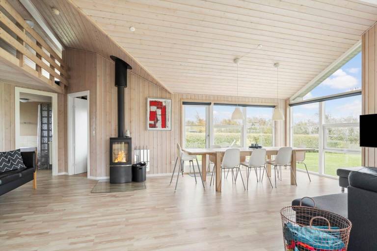Child-friendly vacation home with patio, barbecue & sauna | Pet-friendly — photo 4