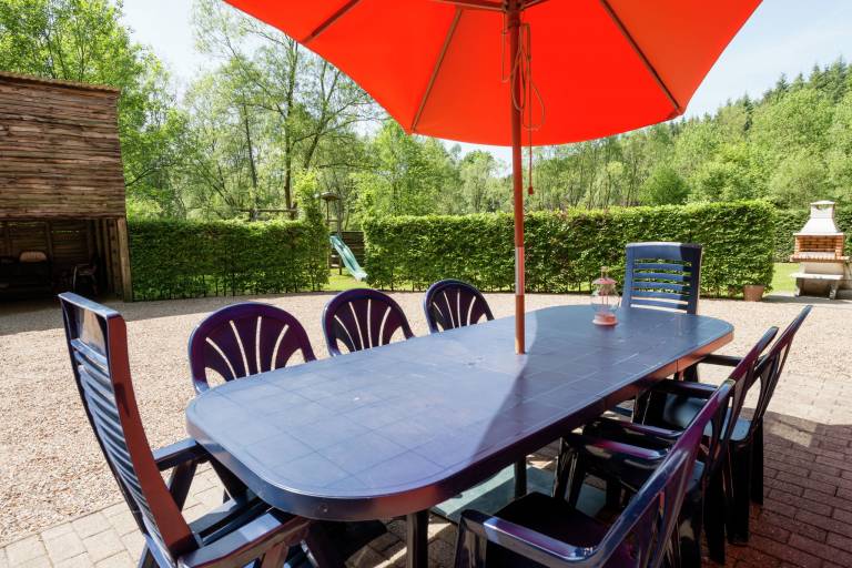 Vacation home with yard, barbecue & pool | Sea view — photo 5
