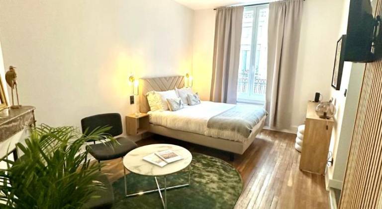So Guest, Clou dans le fer, modern suite near cathedral in Bezannes