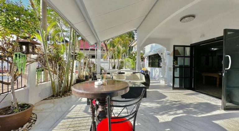 Villa with private pool, yard & BBQ | Good for workation — photo 4