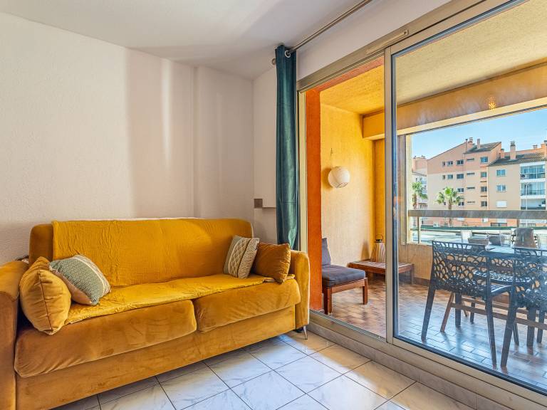 Rental apartment with yard & terrace — photo 5