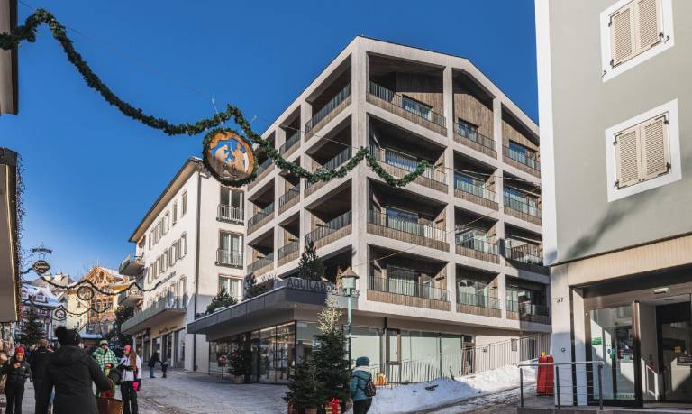 Lovely serviced apartment with patio | Close to the ski | Pets allowed in Ortisei