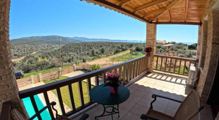 Villa with private pool, barbecue & yard — photo 3