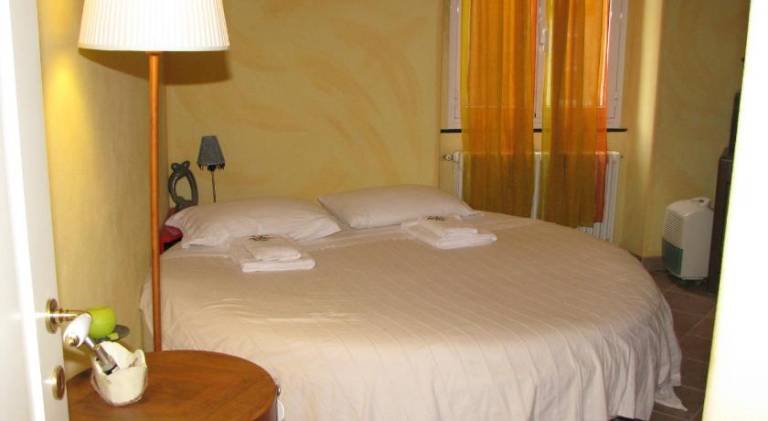 Rental apartment with 3 rooms for 12 persons in Finale Ligure
