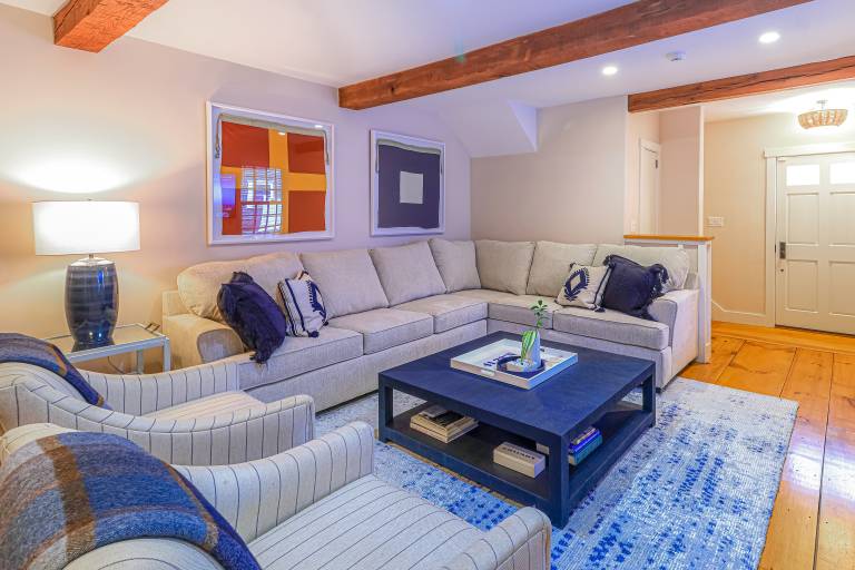 Close to Dtwn Nantucket! Group Getaway w/ Patio — photo 4