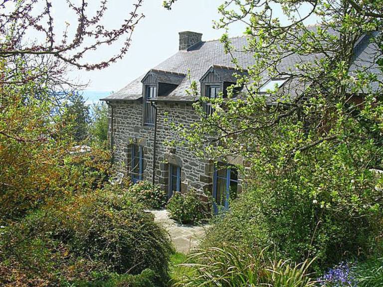 Lovely vacation home with garden & patio | Pet-friendly — photo 2