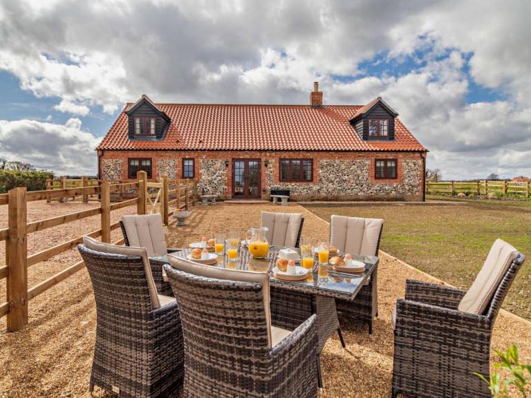 Cottage with yard in Great Yarmouth