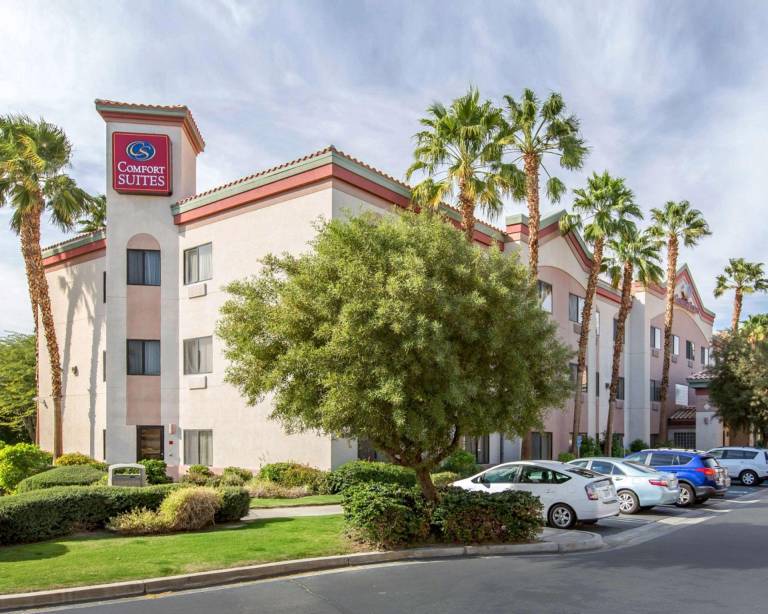 Comfort Suites Palm Desert I-10 — photo 4