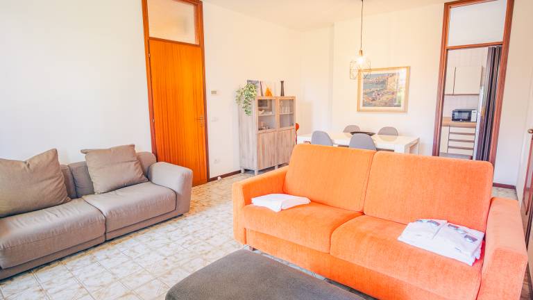 Apartment with patio, garden & pool | City view — photo 4
