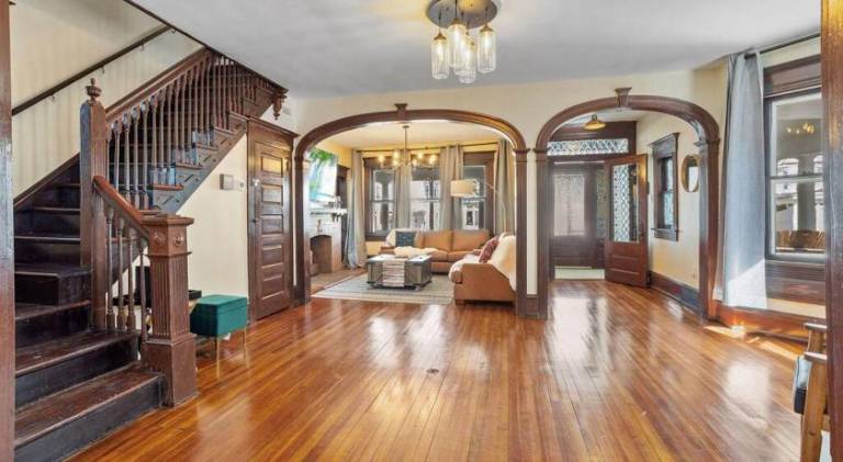 AC 9 BR 4BA Victorian Manor - 1 Block to Beach — photo 4