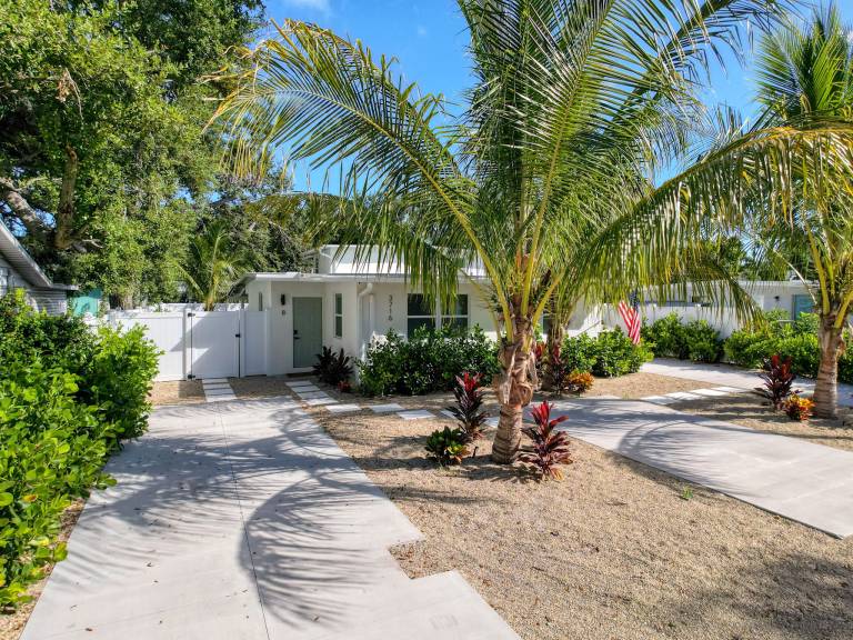 Vacation home with private pool — photo 2