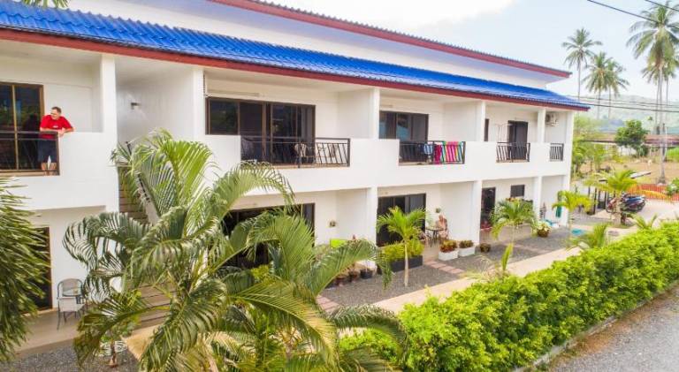 Lovely serviced apartment with yard, barbecue & terrace | Perfect for remote work | Pet-friendly — photo 2