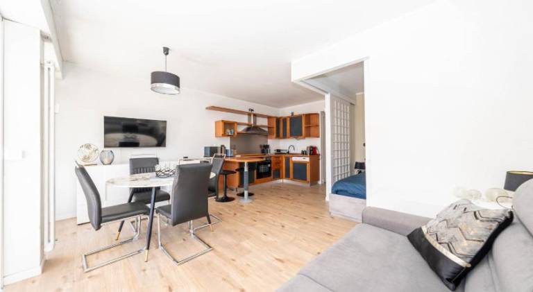 Apartment with terrace in Menton