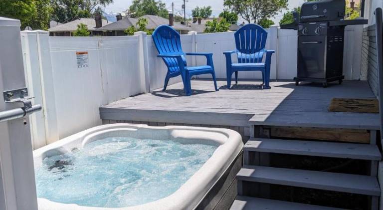 Vacation home with jacuzzi — photo 4