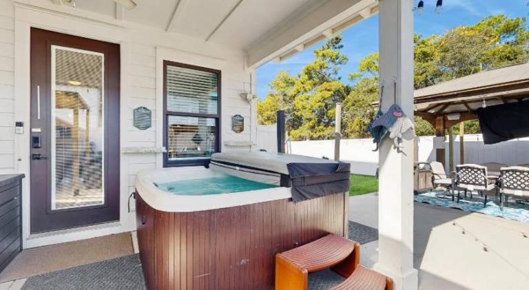 Gorgeous coastal home dog friendly private hot tub & close to beach — photo 5