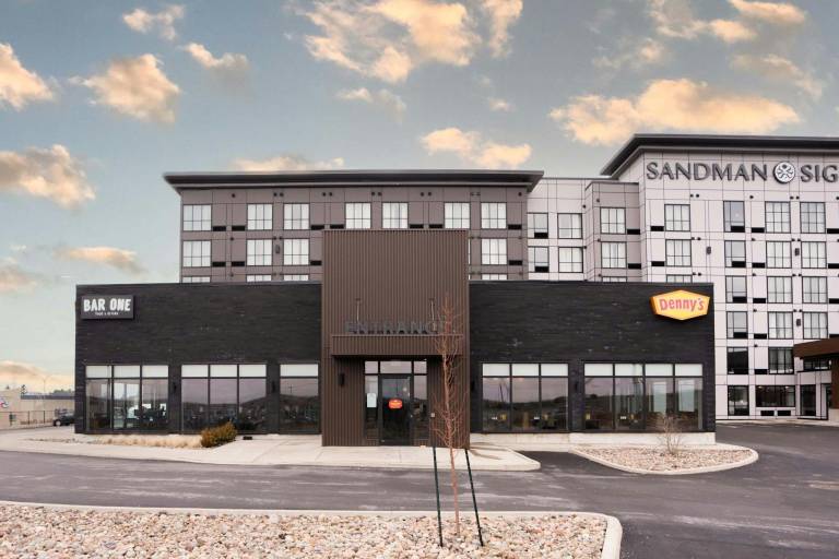 Sandman Signature Dartmouth Hotel & Suites — photo 4