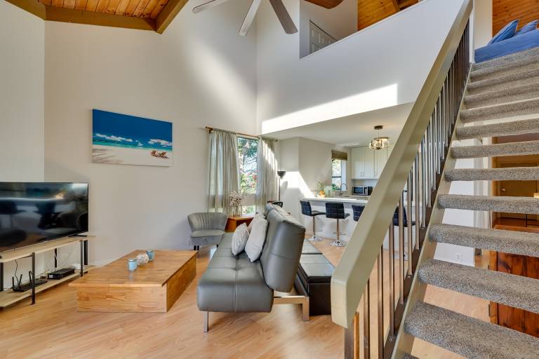 Top-Floor Kailua Bay Resort Condo w/ Ocean Views! — photo 3