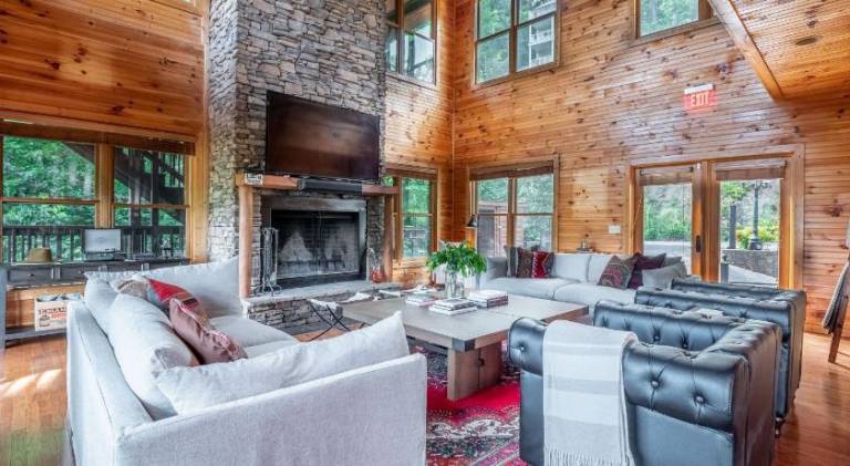 Hickory Ridge by AvantStay Sleeps 20 Incredible Private Elevated Cabin — photo 3