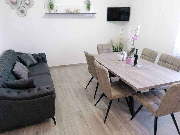 Holiday apartment with terrace & barbeque | Garden view — photo 4