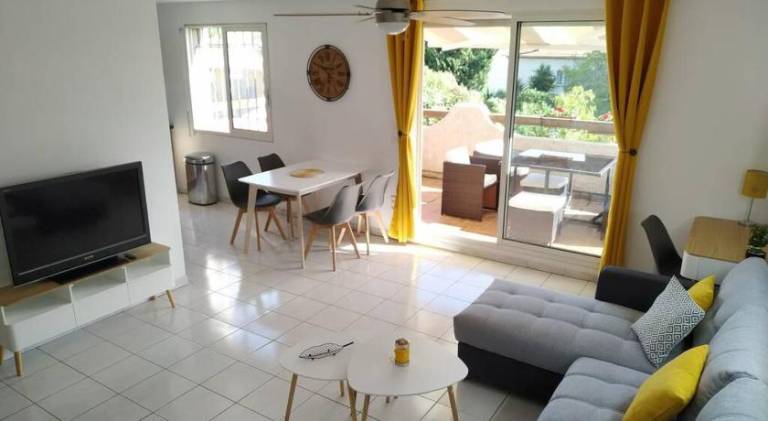 Appartement T3 Spacieux avec vue sur l'etang de Thau au 1er etage d'une villa - entree independante in Sète